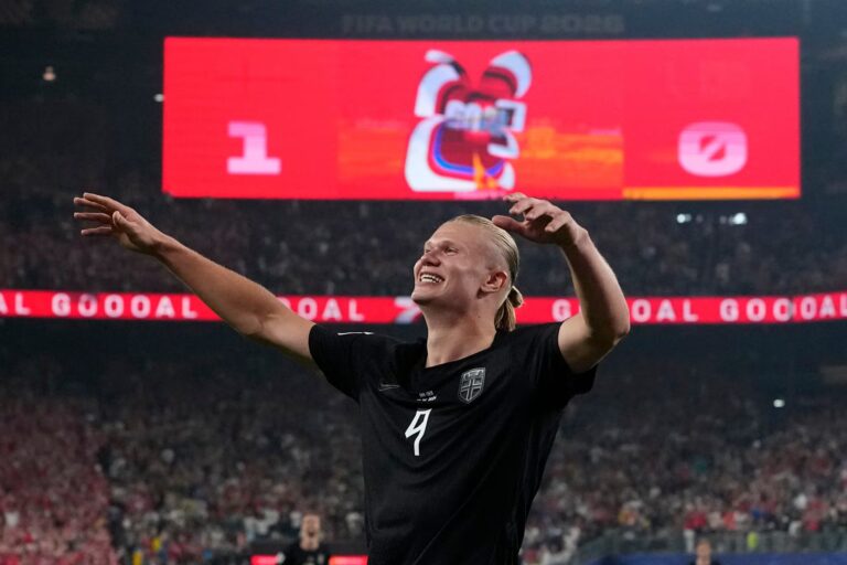 Erling Haaland celebrando un gol como una de las máximas estrellas del futbol internacional