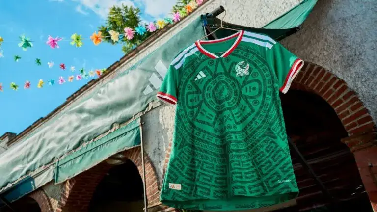 Uniforme verde de la Selección Mexicana inspirado en la Piedra del Sol durante el Mundial 2026