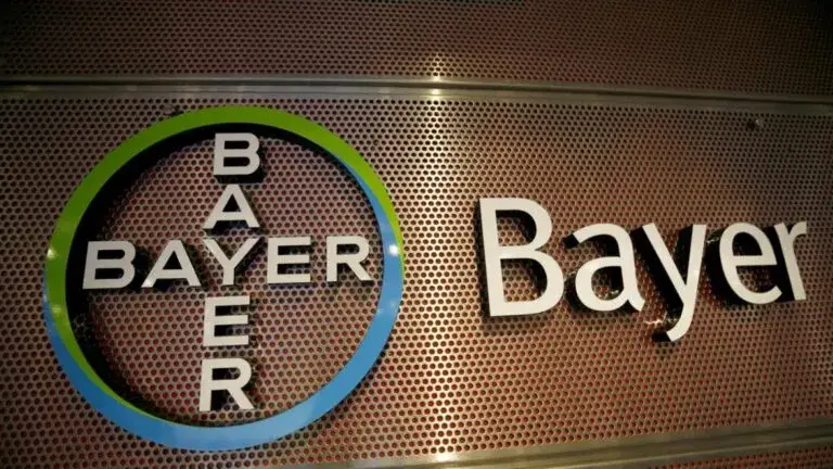 Bayer enfrenta un nuevo panorama legal tras el fallo de la Corte Suprema sobre el herbicida Roundup.