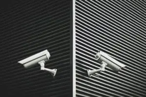 Videovigilancia ilegal en empresas españolas y riesgos por cámaras en zonas sensibles de trabajo