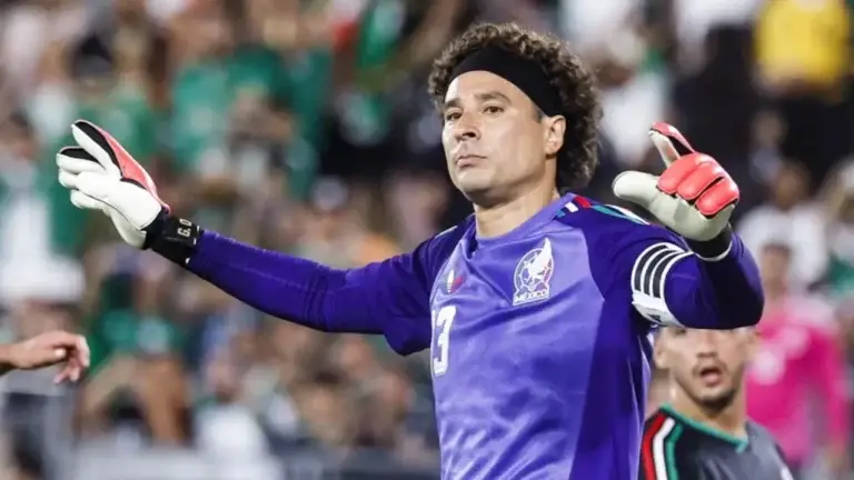 Guillermo Ochoa con la Selección Mexicana rumbo a lo que podría ser su último Mundial