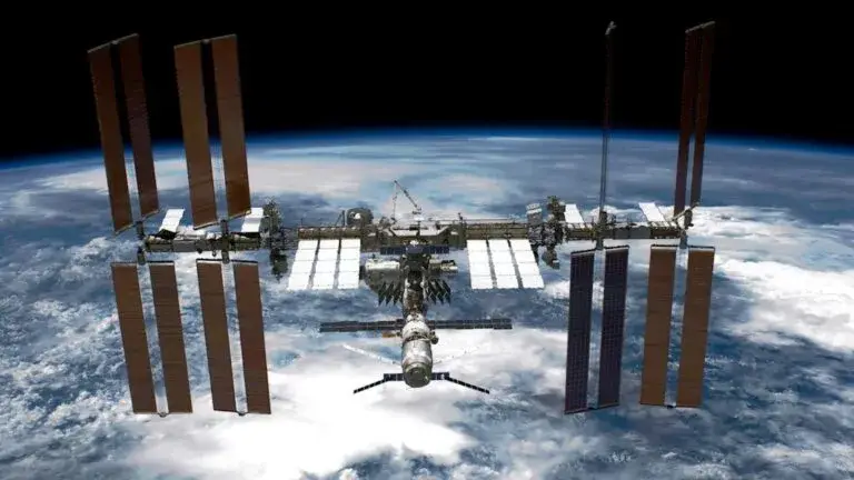 NASA estación espacial internacional astronautas SpaceX módulo ruso seguridad espacial