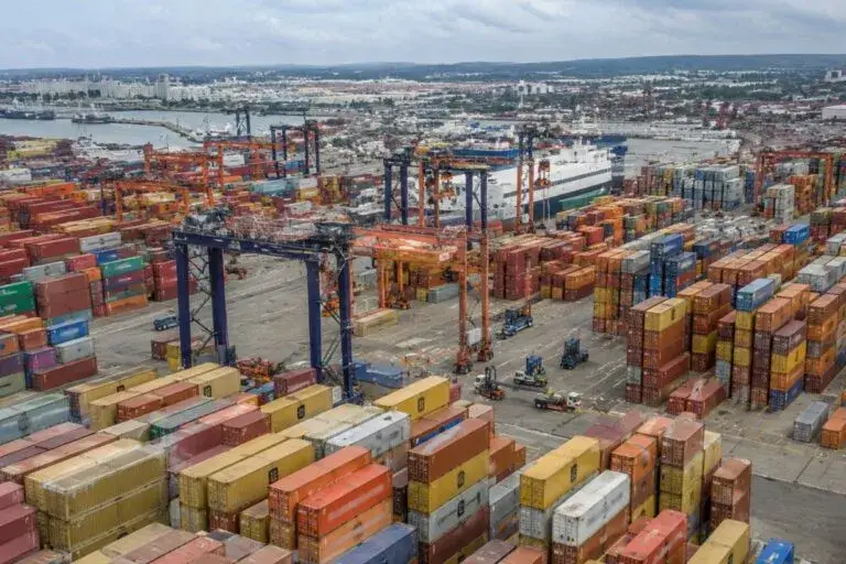 Marina y comercio marítimo fortalecen la logística, los puertos y la competitividad de México.