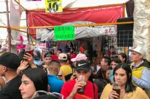 Calles comerciales de Tepito con puestos, comerciantes y actividad económica en la Ciudad de México