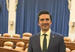Alejandro Martínez Araiza analiza los retos laborales que enfrentan los trabajadores migrantes.