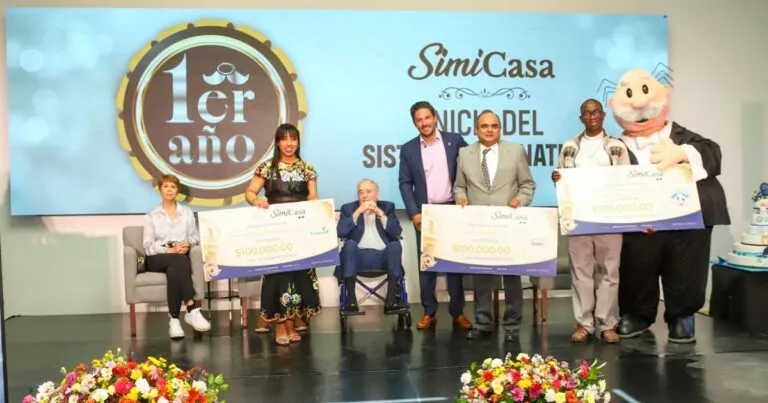 Víctor González Herrera festeja el 1° aniversario de la SimiCasa.