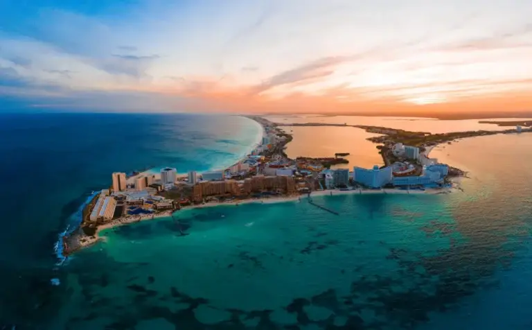 La economía de Cancún muestra señales de desaceleración por cambios en el consumo turístico y mayores costos empresariales.