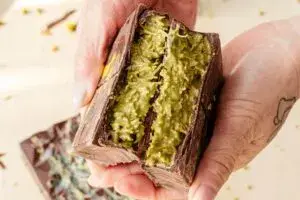 Chocolate de Dubái con pistache impulsa ventas globales y nuevas oportunidades para la industria alimentaria.