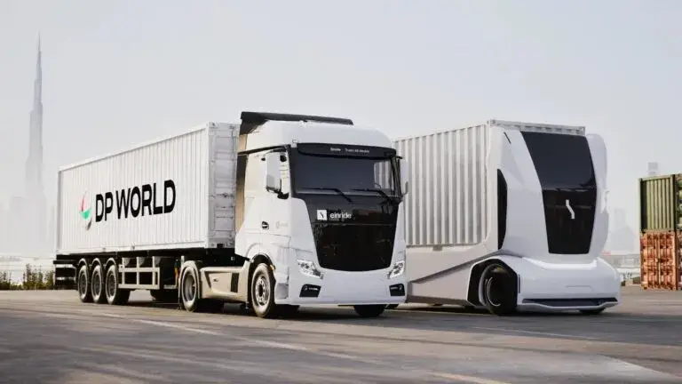 Einride adquiere Flipturn para ampliar su infraestructura de carga y fortalecer el transporte eléctrico de mercancías.