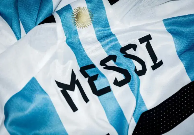 Lionel Messi fortalece el valor de marcas globales mediante alianzas comerciales e inversiones internacionales.