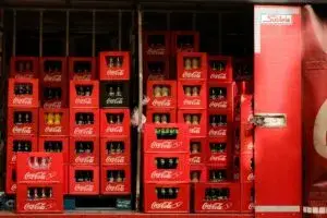 Consumo de refrescos impulsa ventas y actividad comercial en México dentro de tiendas y supermercados.