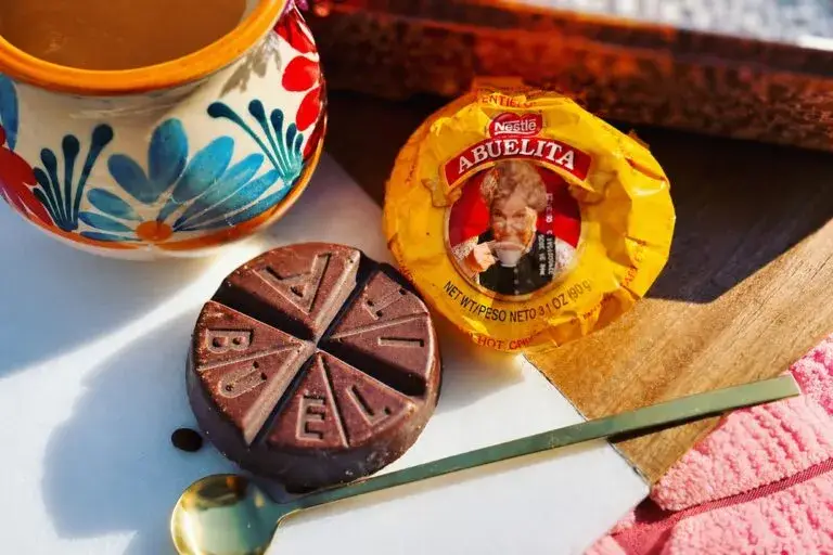 Chocolate Abuelita sigue produciéndose en México tras la compra de Chocolates La Azteca por Nestlé