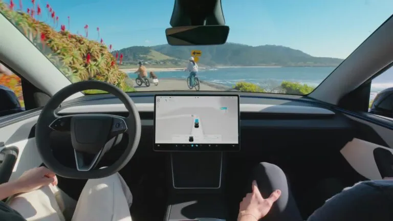 Tesla enfrenta presión tras un caso de homicidio involuntario en Texas relacionado con tecnología de conducción asistida.