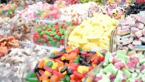 Tiendas de dulces crecen en Estados Unidos pese al bajo ánimo del consumidor y al aumento de los costos operativos.
