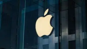 Apple propone nuevas comisiones para compras mediante enlaces externos en aplicaciones mientras continúa su disputa con Epic Games.