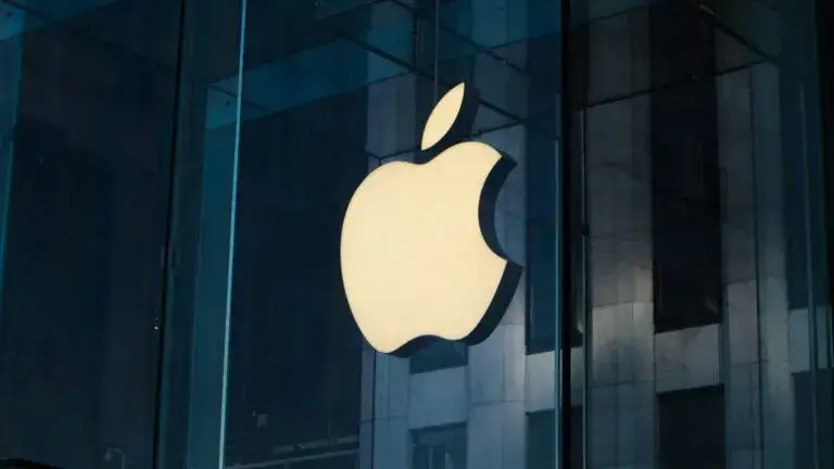 Apple propone nuevas comisiones para compras mediante enlaces externos en aplicaciones mientras continúa su disputa con Epic Games.