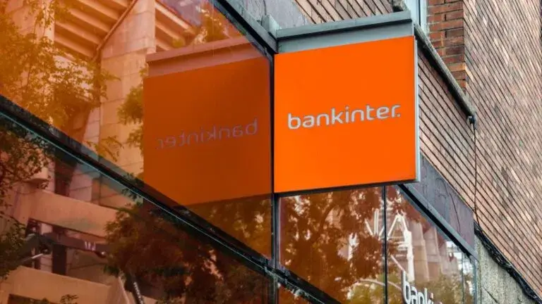 Bankinter elimina comisiones en Broker Cero para facilitar la compra y venta de acciones internacionales durante el verano.