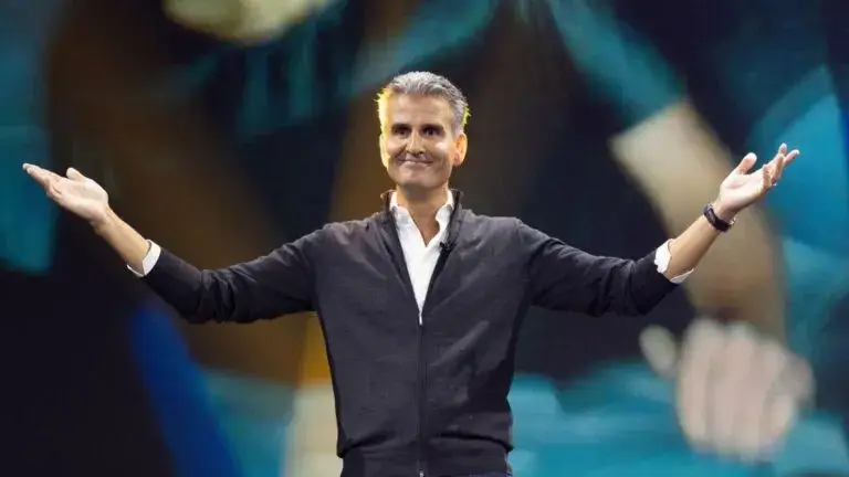 Josh D'Amaro impulsa una estrategia para recuperar tradiciones y fortalecer la esencia histórica de Disney.