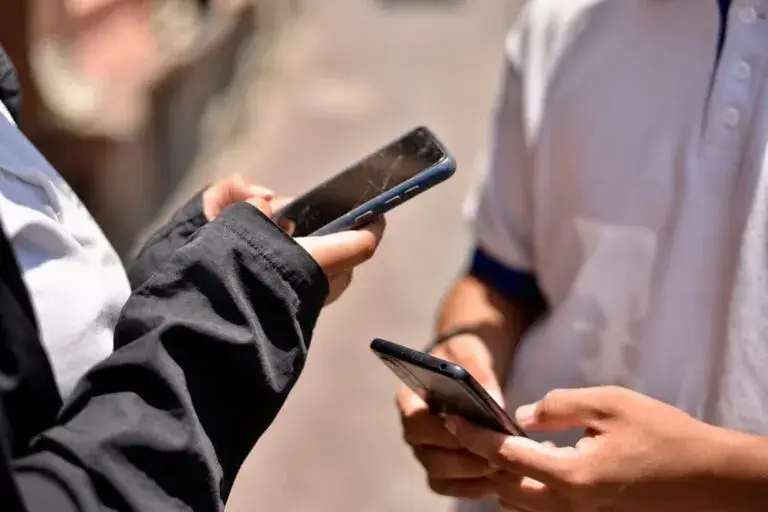 Suspensión de líneas celulares podría elevar la morosidad de fintech y bancos digitales en México