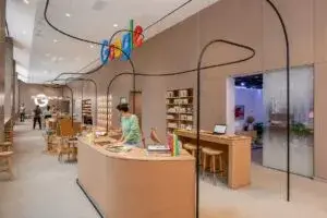Google Store Tokio en Japón con productos Pixel, Gemini y experiencias de inteligencia artificial en tres pisos.