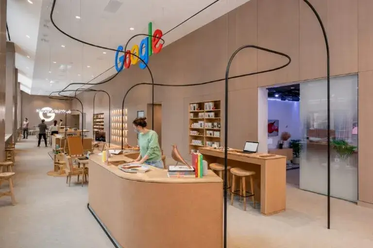 Google Store Tokio en Japón con productos Pixel, Gemini y experiencias de inteligencia artificial en tres pisos.