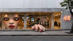H&M transforma una tienda en Seúl en una galería de arte para fortalecer la experiencia de marca