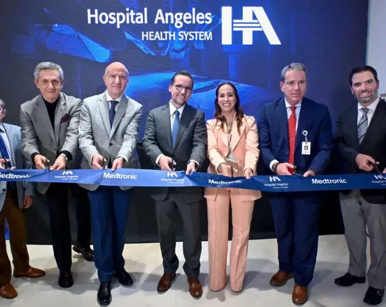 Olegario Vázquez Aldir, presidente de Grupo Vazol, impulsó el primer Congreso de Vanguardia Médica con trato humano en México.