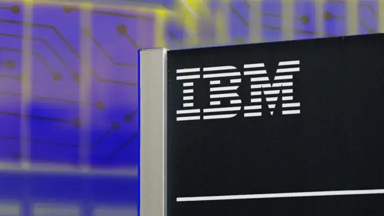 IBM amplía su negocio de inteligencia artificial con OpenAI para llevar modelos avanzados y servicios de consultoría a grandes empresas.