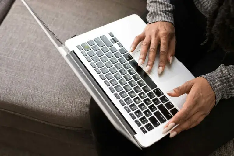 Mujeres profesionales participan en inteligencia artificial en Perú para fortalecer el liderazgo femenino, la innovación y la tecnología.