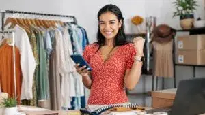 Mujeres emprendedoras en México utilizan tecnología para gestionar compras, ventas y nuevas opciones de crédito