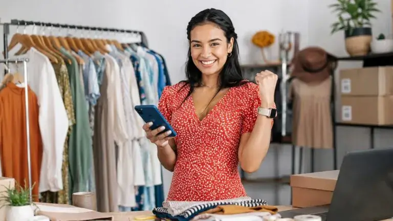 Mujeres emprendedoras en México utilizan tecnología para gestionar compras, ventas y nuevas opciones de crédito