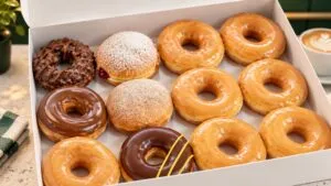 Donas gratis de Krispy Kreme ofrecidas en tiendas participantes de Australia por el aniversario número 23 de la empresa.