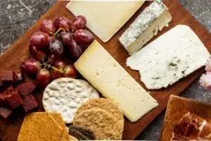 Queso suizo destaca mundialmente por su calidad, tradición y producción especializada