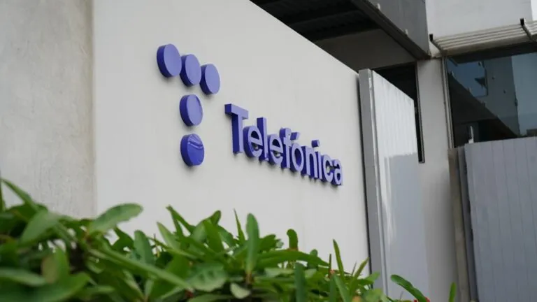 Telefónica estudia vender su filial en Venezuela como parte de su estrategia para reducir operaciones en Hispanoamérica.