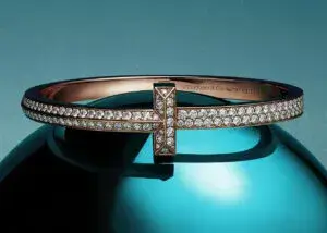 Tiffany impulsa su crecimiento con joyería icónica, nuevas tiendas y experiencias de lujo para conquistar nuevas generaciones.