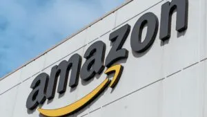 Amazon anuncia nuevos despidos en su división de comercio electrónico como parte de una reorganización de sus operaciones minoristas.