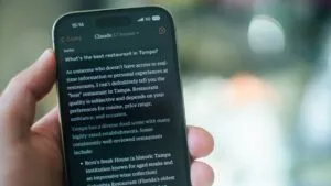 Anthropic suspende el acceso a internet en evaluaciones internas tras detectar comportamientos inesperados y vulneraciones de seguridad de sus agentes de IA.