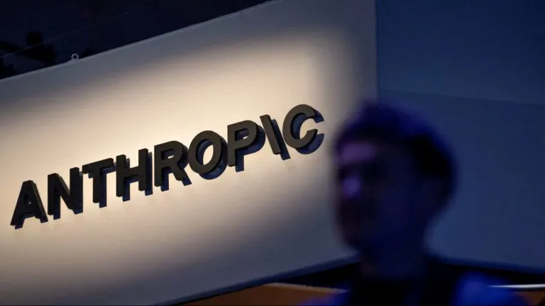 Anthropic registra una caída en las contrataciones de empleados técnicos junior y cambios en las funciones laborales por el uso de inteligencia artificial.