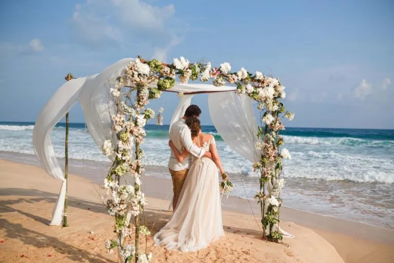 Bodas destino en México impulsan hoteles, turismo y servicios en un mercado que mueve cerca de 525 millones de dólares.