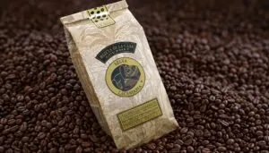Café de la Selva Lacandona junto con cacao y miel producidos y comercializados desde Chiapas.