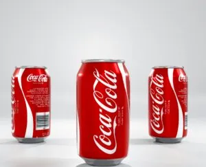 Mesa con refrescos y alimentos tradicionales mexicanos que representa los cambios en los hábitos de consumo de bebidas en México.