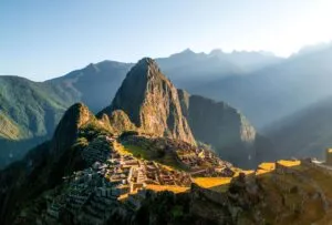 Turismo en Perú muestra mayor interés por Paracas, Islas Ballestas y Chancay mientras Machu Picchu registra menos visitas.