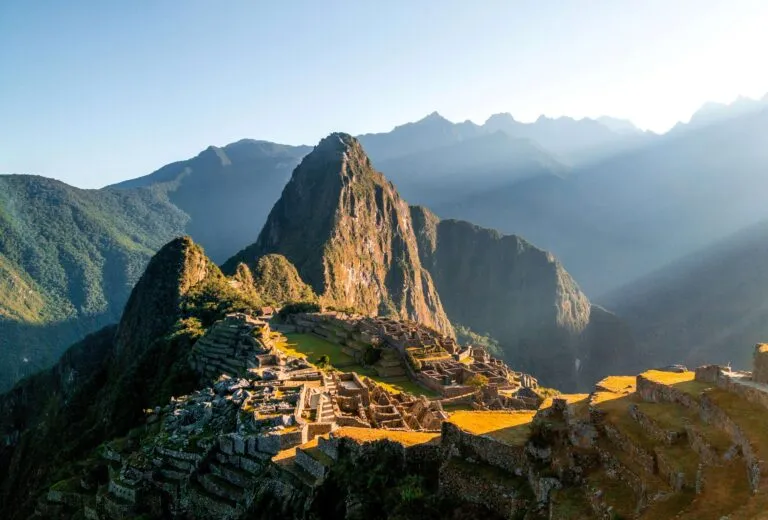 Turismo en Perú muestra mayor interés por Paracas, Islas Ballestas y Chancay mientras Machu Picchu registra menos visitas.