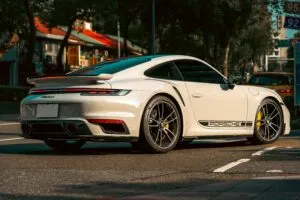 Porsche lidera el mercado mundial del lujo con un valor de marca de 35,200 millones de dólares.